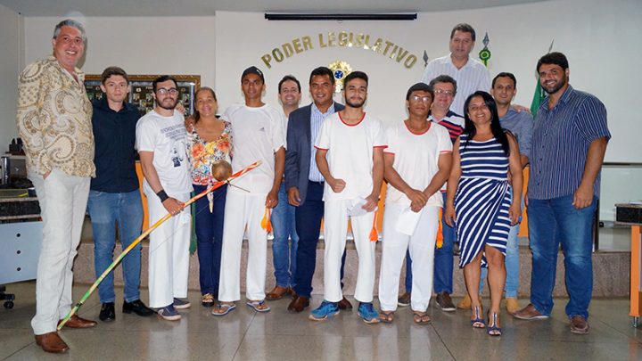 Grupo de Capoeira Grupo Fechado este presente na reunião da Câmara Municipal