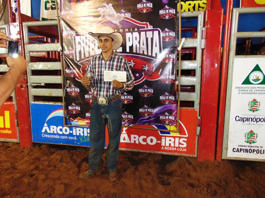 Peão de Uberaba foi o campeão do rodeio Fivela de Prata na Expocap 2017