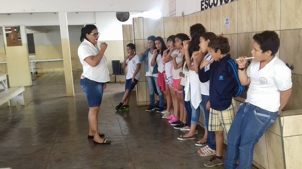 Atenção especial à saúde bucal nas escolas em Ipiaçu