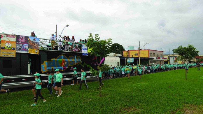  Dezenas de pessoas participaram da Caminhada Passos que Salvam em Ituiutaba
