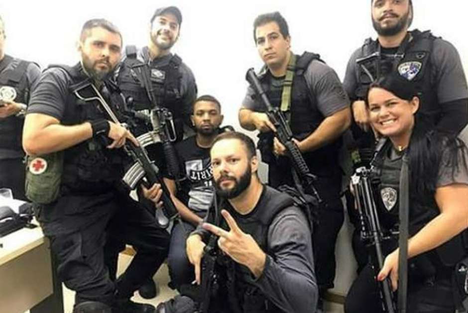 Corregedoria da Polícia Civil apura selfies com Rogério 157