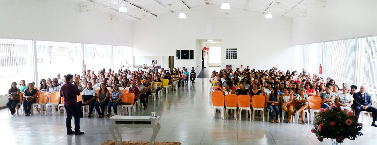  Secretaria de Educação se reúne com rede de ensino para início do ano letivo em Capinópolis