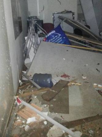 Assaltantes explodem caixas eletrônicos em Pirajuba