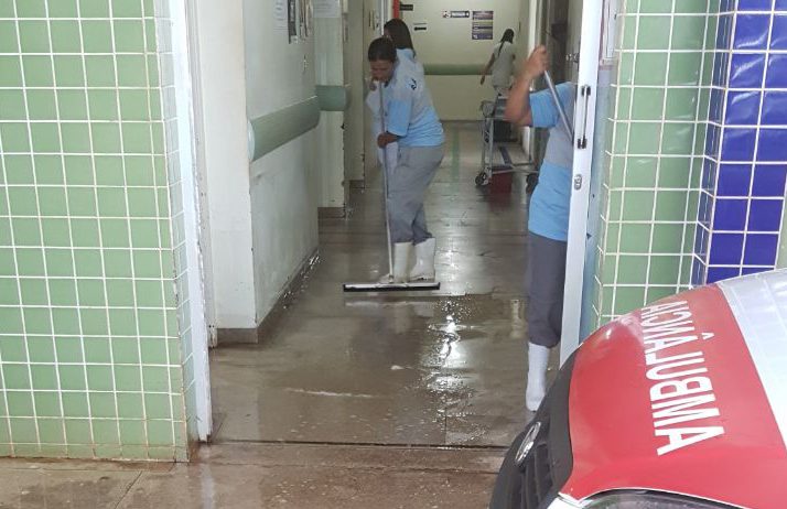 Pronto Socorro de Ituiutaba fica alagado após chuva forte