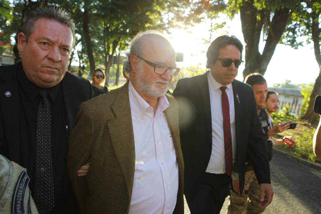  Após prisão, Azeredo perde salário de R$ 25 mil como consultor da Fiemg