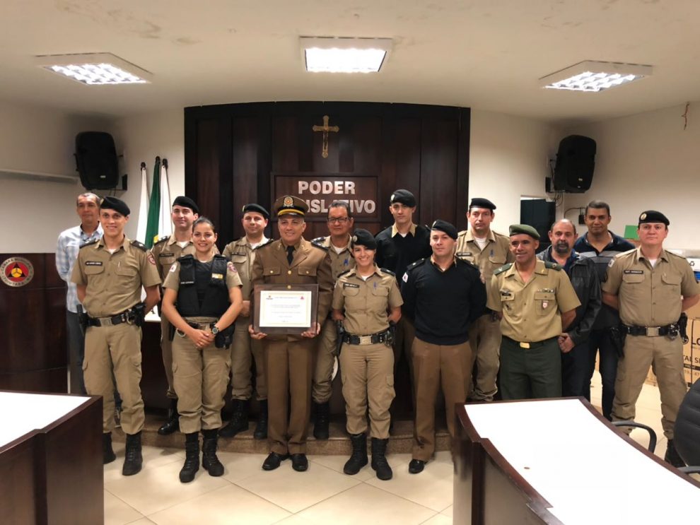 O tenente da Polícia Militar, Edson Roberto de Oliveira, recebeu título de Honra ao Mérito pela Câmara Municipal de Ituiutaba, na noite da última quinta-feira (24).