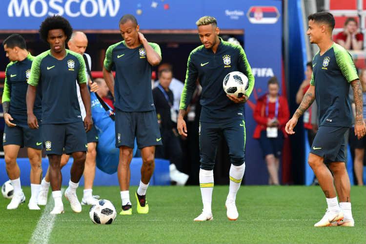 Técnico confirma escalação titular da Seleção Brasileira para duelo contra a Sérvia