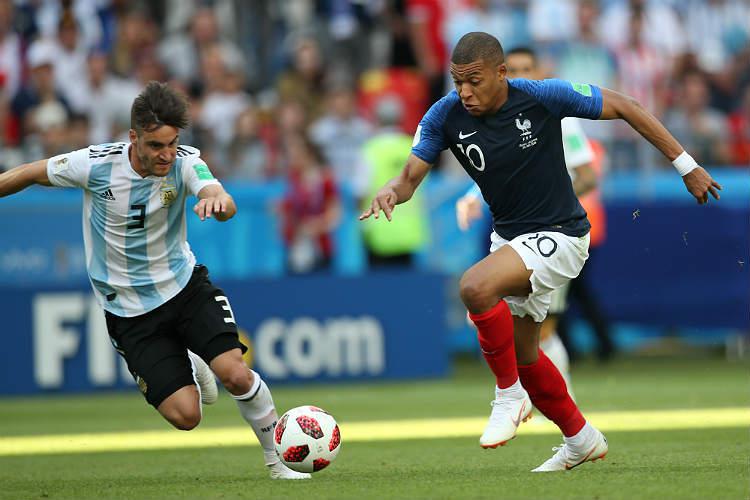 França avança às quartas de final e elimina Argentina da Copa