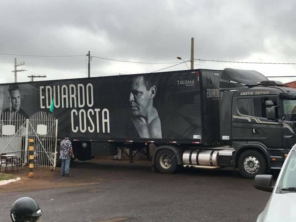  Estrutura para o show com Eduardo Costa já está sendo montada na Expocap em Capinópolis