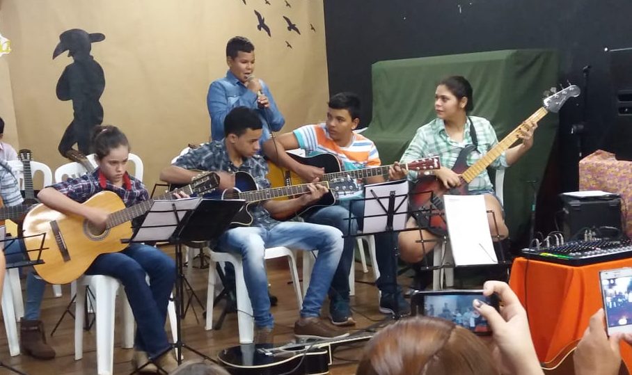 Escola de música realiza ‘Noite sertaneja’ em Capinópolis