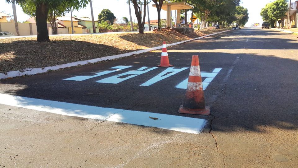 Ruas e avenidas estão sendo sinalizadas em Capinópolis
