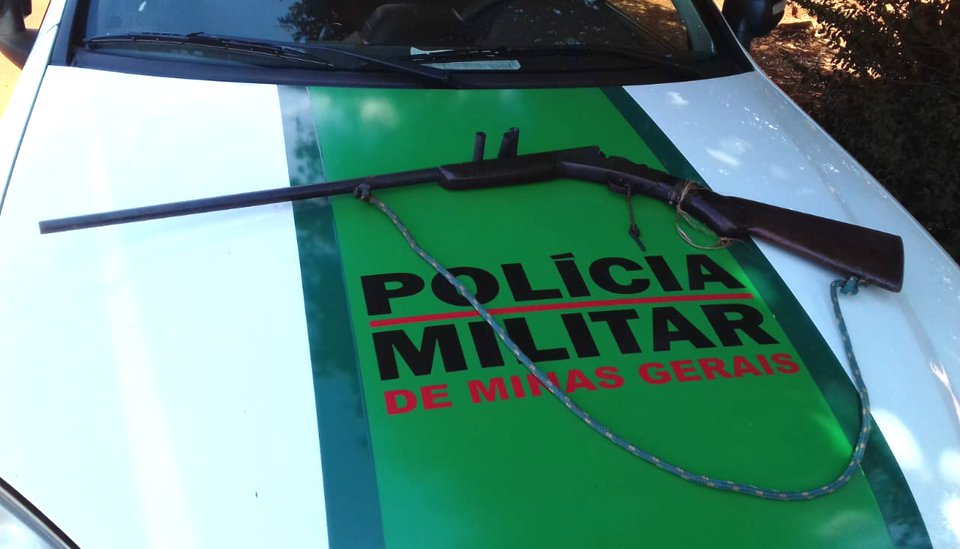 PM apreende arma de fogo e prende idoso na zona rural em Capinópolis