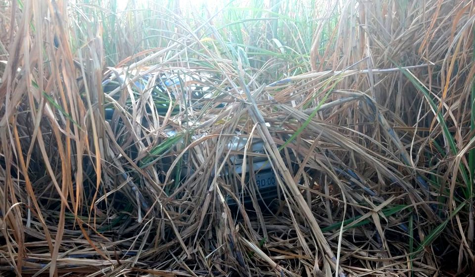 Veículo furtado é encontrado em canavial na região do ‘Córrego do Queixada’ em Capinópolis