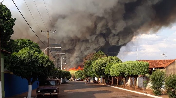 Incêndio em canavial deixa Ipiaçu em estado de alerta