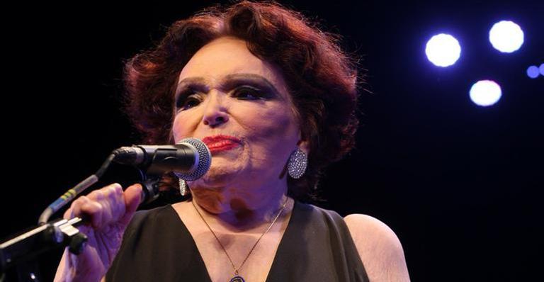 Bibi Ferreira anuncia aposentadoria dos palcos aos 96 anos