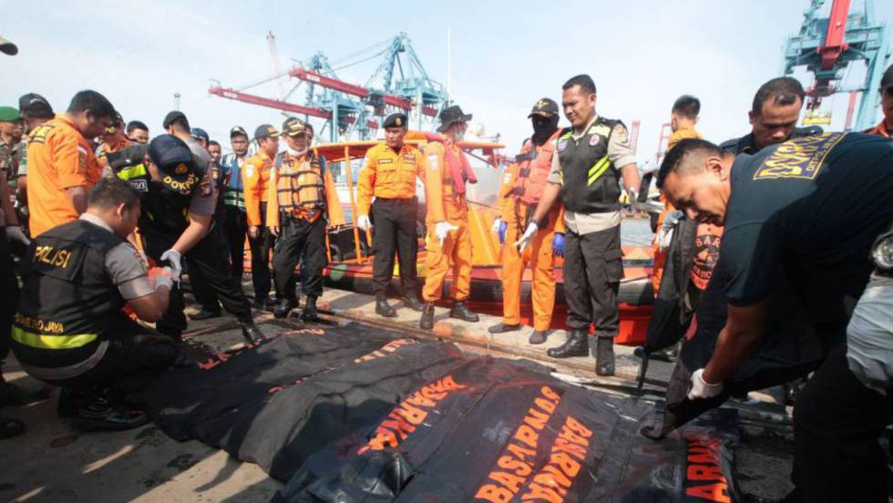 189 pessoas estão desaparecidas após queda de avião na indonésia