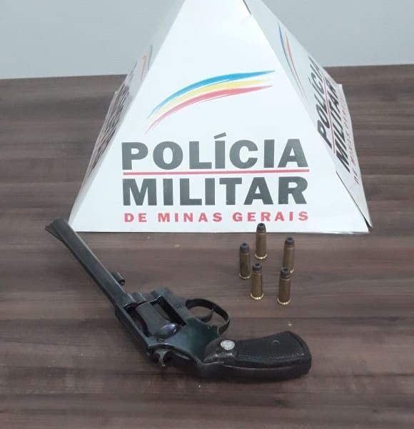 Arma apreendida (Foto: Divulgação/PMMG)