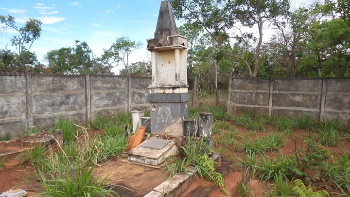 cemitério do cafanhoto,cemitério abandonado,capinópolis,terror,medo,história de terror