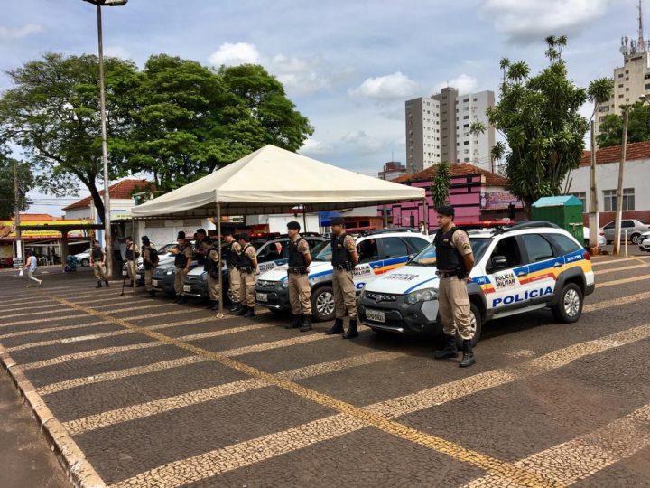 Militares lançaram a 'Operação Natalina' na praça Cônego Ângelo em Ituiutaba (Foto cedida pelo Pontal Em Foco)