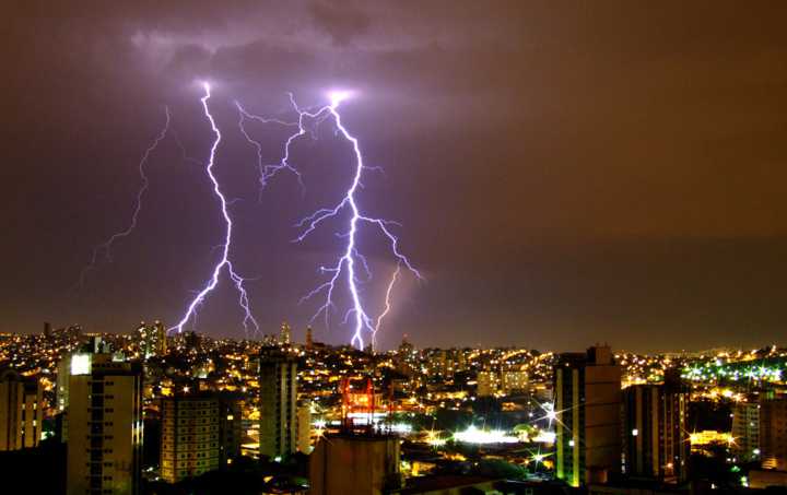 Tempestades de verão podem provocar acidentes com energia elétrica