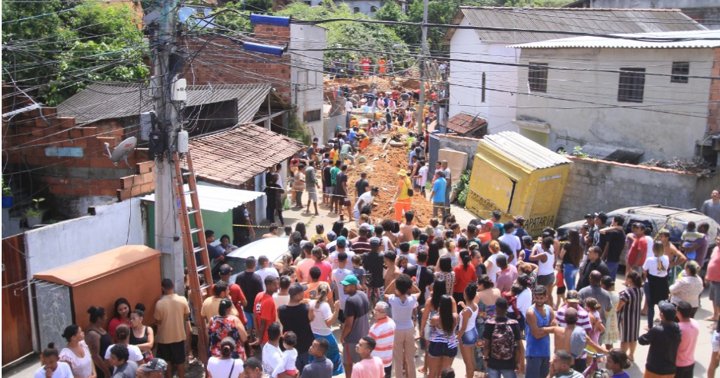 As autoridades informaram que as comunidades de Niterói estavam avisadas que o município estava em estágio de atenção e alerta por causa das fortes chuvas que atingem o estado do Rio