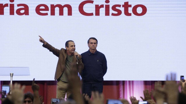 Presidente eleito, Jair Bolsonaro (PSL), participa de culto na Igreja Assembleia de Deus Vitória em Cristo com a presença do pastor Silas Malafia Foto: Alexandre Cassiano / Agência O Globo