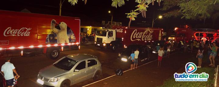 Caminhões da caravana iluminada chegam à Praça João Moreira de Souza em Capinópolis