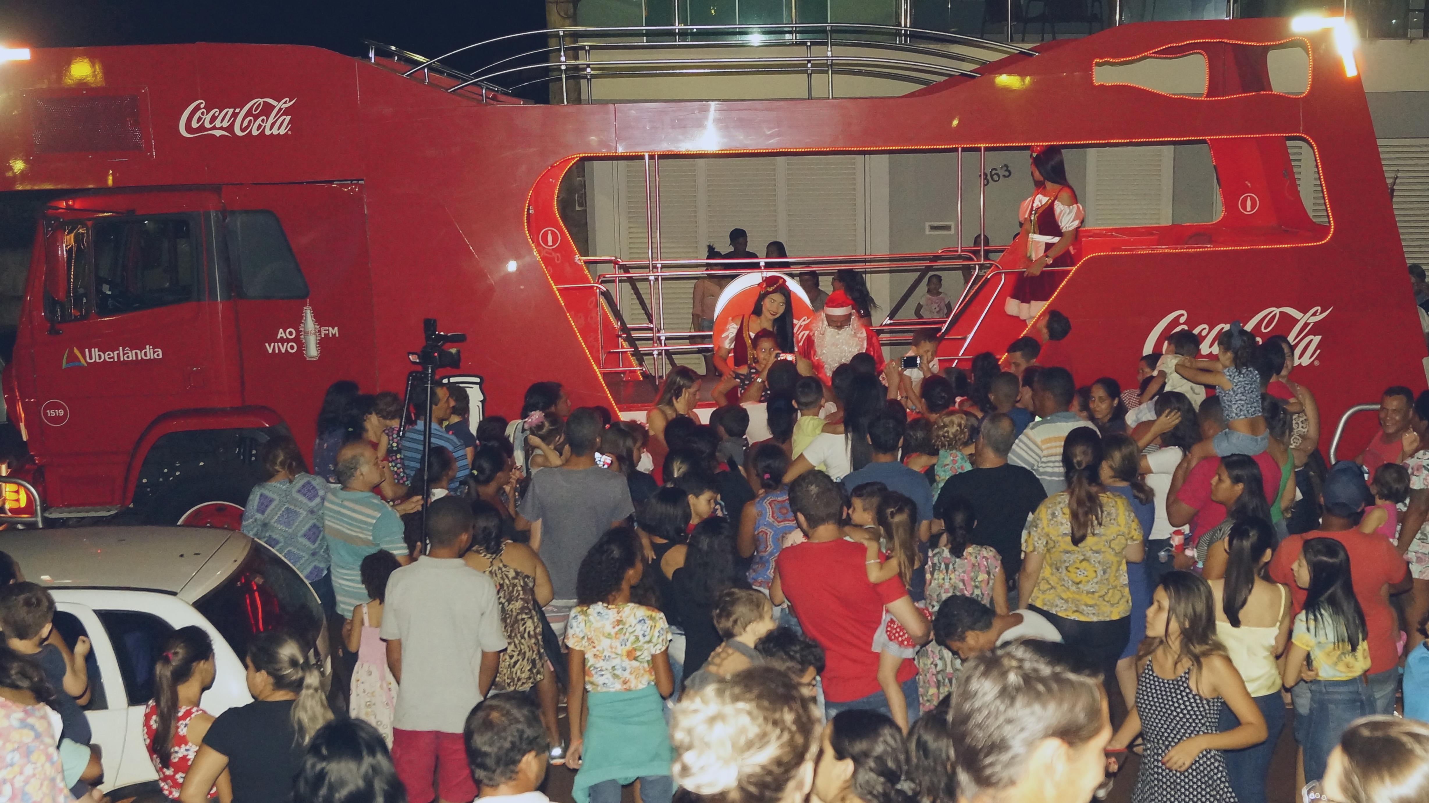 Caravana Iluminada Coca-Cola em Capinópolis, Minas Gerais (Foto: Paulo Braga/ Tudo Em Dia)