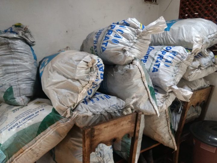 Carvão estava armazenado em 27 sacos, totalizando 3 metros cúbicos do produto (Foto: PMA/Divulgação)
