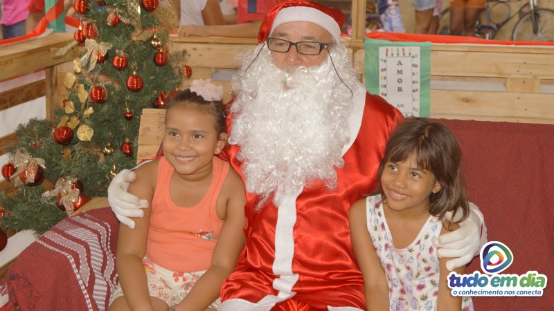 Papai Noel desembarca em Capinópolis e faz a alegria de milhares de crianças