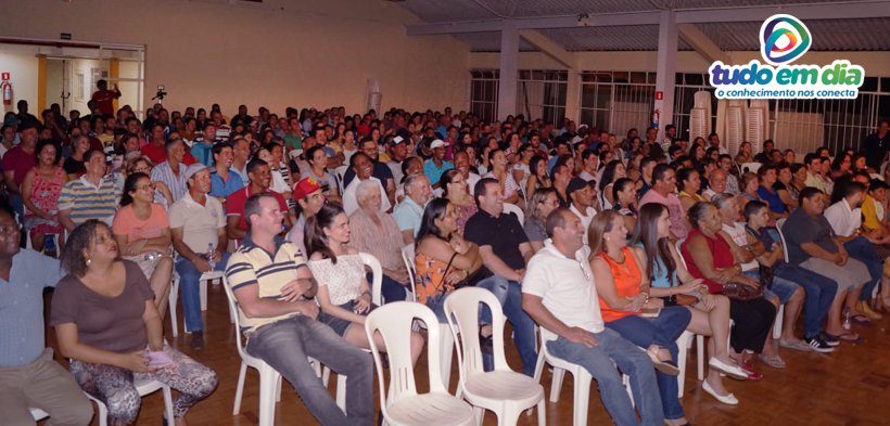 Um grande público foi ao Capinópolis Clube para assistir ao espetáculo com Nilton Pinto e Tom Carvalho (Foto: Paulo Braga/Tudo Em Dia)