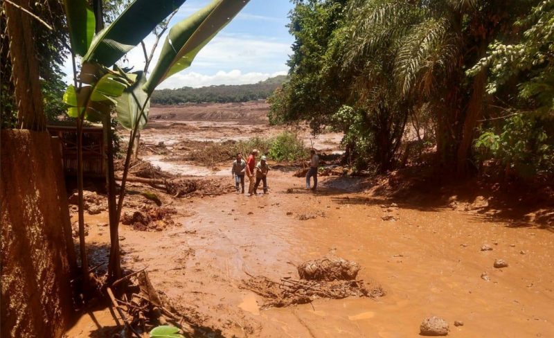 Barragem da Vale se rompe em Brumadinho/MG e atinge comunidade