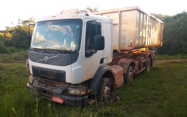 PM recuperou caminhão e produtos roubados (Foto: PMMG)