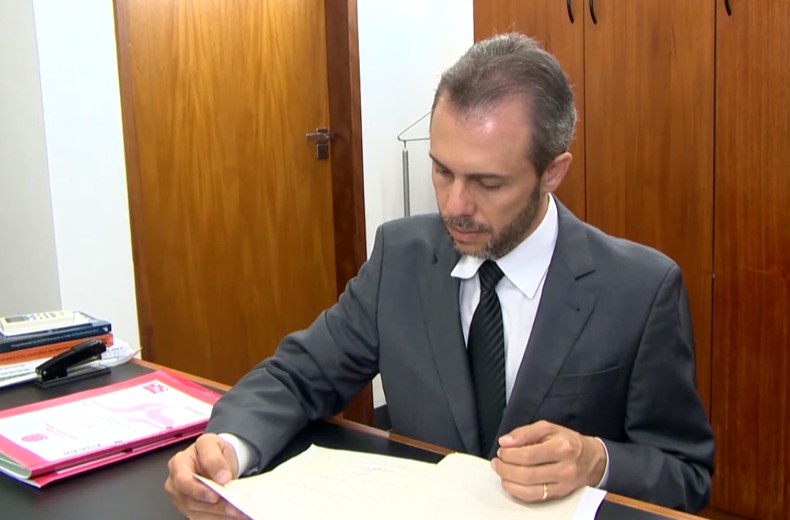 O juiz Federal Alexandre Henry Alves, da vara Federal Cível e Criminal de Ituiutaba (Foto: Reprodução/Tv Globo)