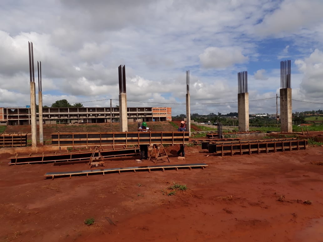 Ala superior leste do estádio municipal de Ituiutaba começa a ser construída
