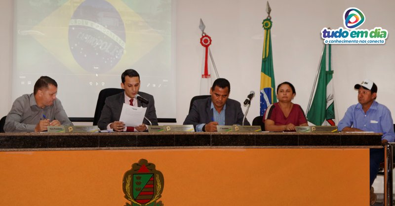 Mesa diretora do Legislativo Capinopolense (Foto: Paulo Braga/Tudo Em Dia)