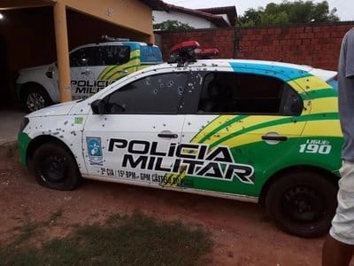 Bandidos armados metralham viaturas e explodem banco no Piauí