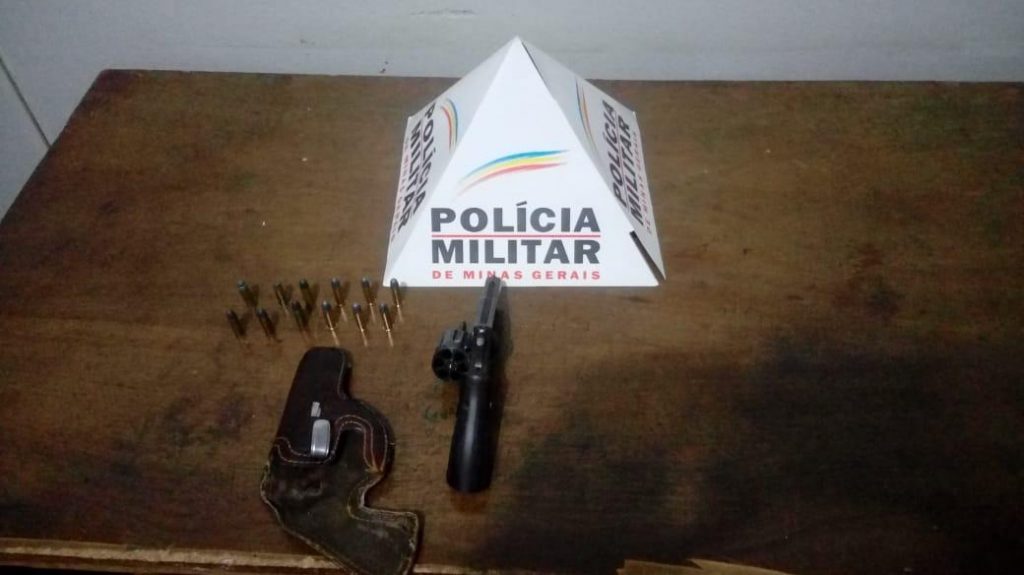 Arma de fogo apreendida (Foto: PMMG)