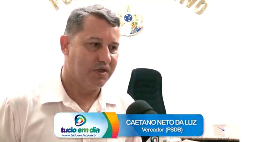 Vereador Caetano faz críticas ao estado atual da praça JMS em Capinópolis