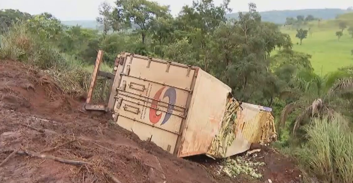 Motorista morreu em acidente envolvendo o caminhão que conduzia (Foto: Tv Integração)