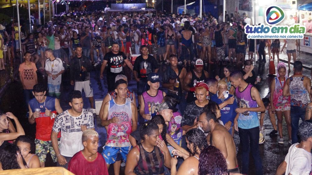 Um grande público compareceu à primeira noite de carnaval em Capinópolis (Foto: Paulo Braga/Tudo Em Dia)