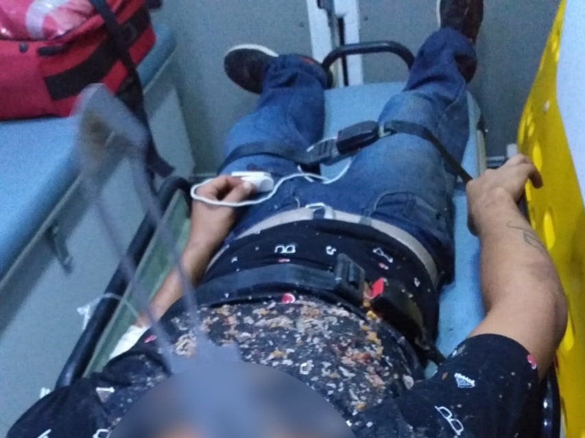  Homem de 25 anos sobrevive após ter faca cravada na face em Formiga, MG