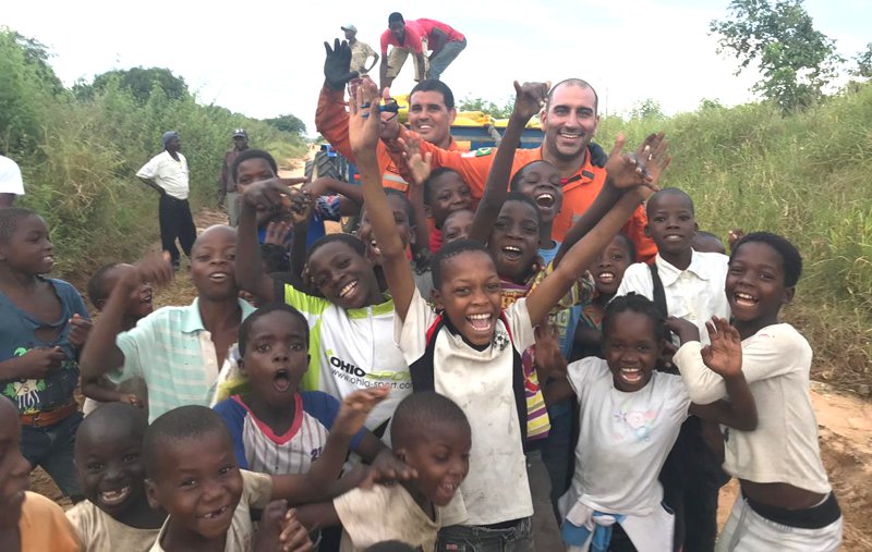 Bombeiros de Minas Gerais, que atuaram na tragédia de Brumadinho, auxiliam vítimas em Moçambique (Foto: Bombeiros em Moçambique/Divulgação)