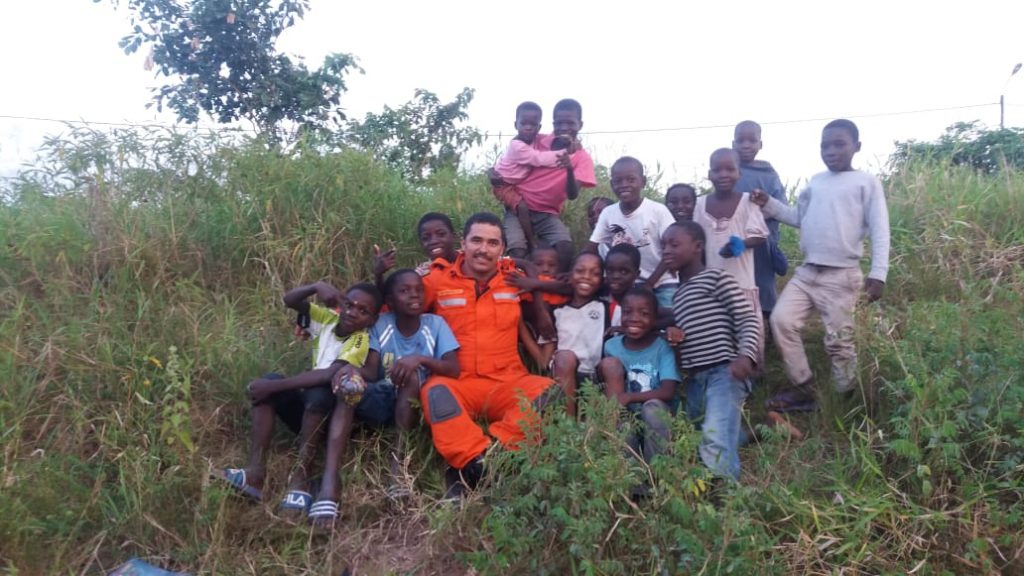 Bombeiros de Minas Gerais, que atuaram na tragédia de Brumadinho, auxiliam vítimas em Moçambique (Foto: Bombeiros em Moçambique/Divulgação)