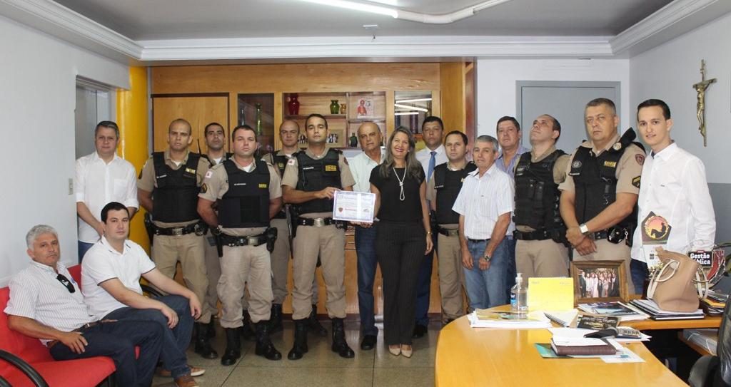 Policiais receberam homenagem (Foto: Divulgação)