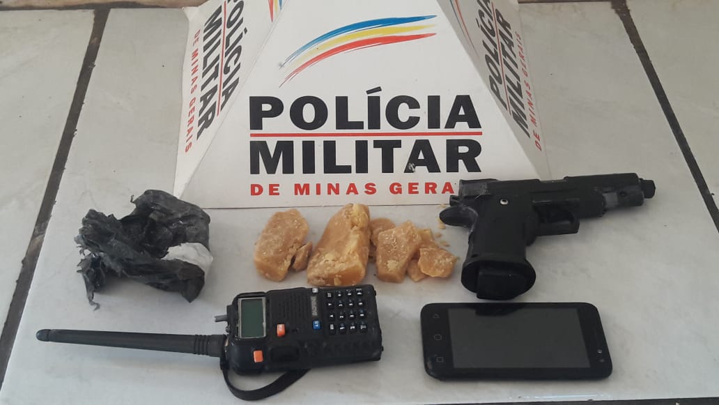 Materiais apreendidos pelos militares (Foto: PMMG/Divulgação)