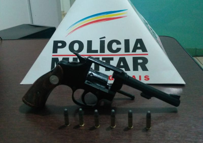 Após denúncia anônima, PM evita roubo no Alvorada e apreende arma carregada em Capinópolis