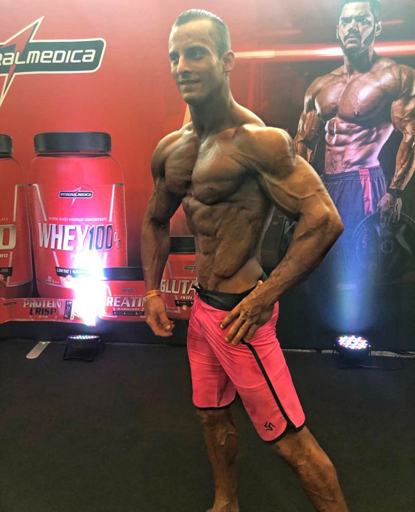 Antonio Vitor sagrou-se vice-campeão da categoria 'Mens Physique' (Foto: Arquivo pessoal)