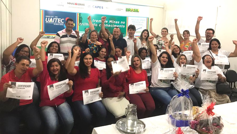 28 alunas formam-se cuidadoras de idosos pela Uaitec de Capinópolis