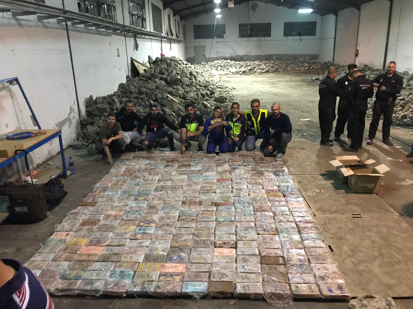  Polícia encontra cerca de 1 tonelada de cocaína escondida em pedras na Espanha